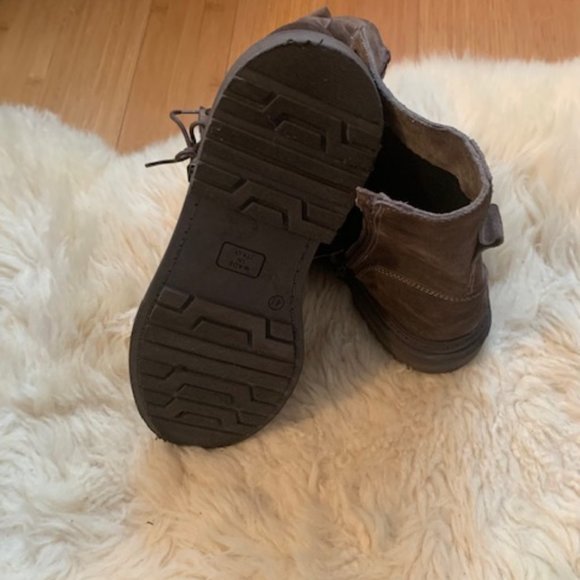 Like New Size 41 Italian Gray Winter Boots - Picture 5 of 11